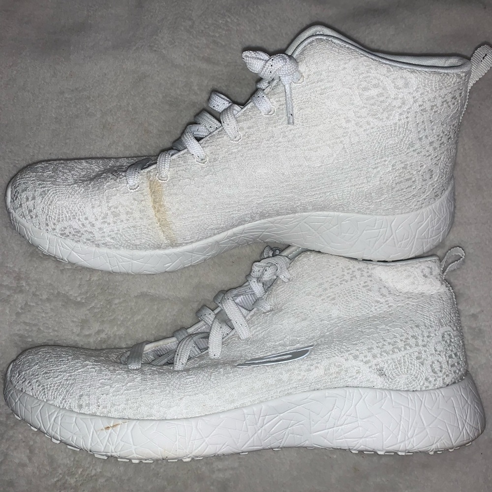 Women’s memory foam sketchers size 8.5
